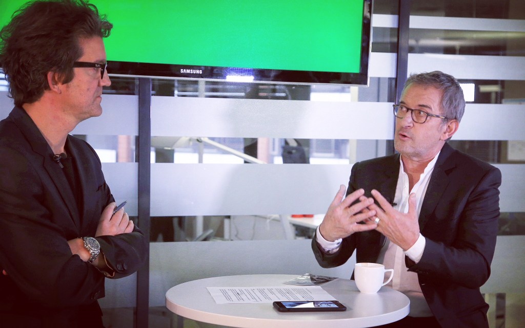 La tournée &laquo;&nbsp;Âge tendre&nbsp;&raquo;, Johnny Hallyday et projets télé : les confidences de Christophe&nbsp;Dechavanne